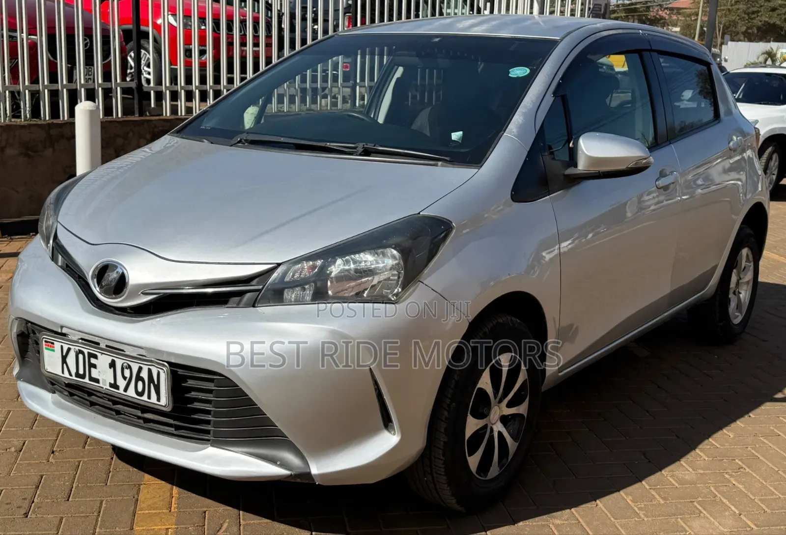 Toyota Vitz 1.3 FWD 5dr 2015 Silver