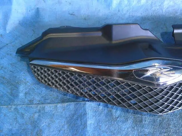 Toyota Ractis Grill.