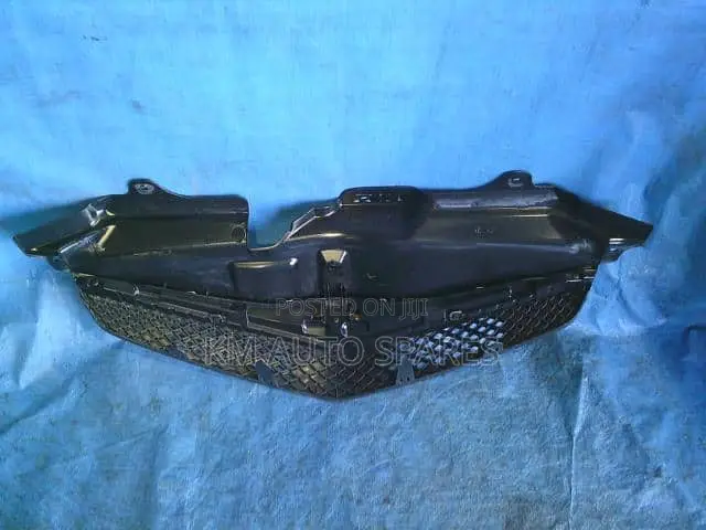 Toyota Ractis Grill.