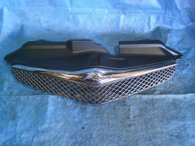 Toyota Ractis Grill.