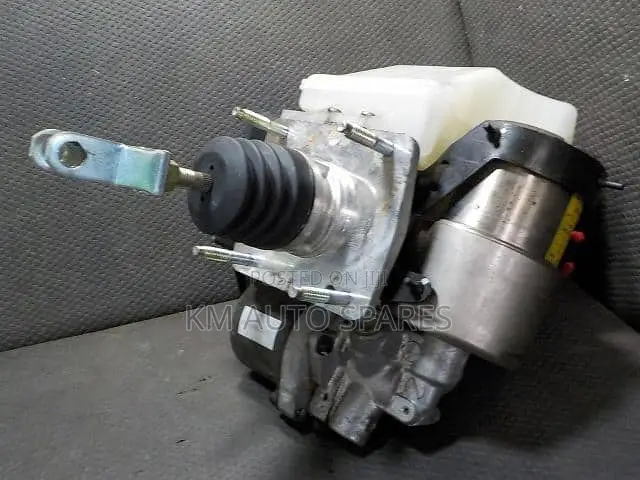Toyota Crown Brake Booster/Master Cylinder.