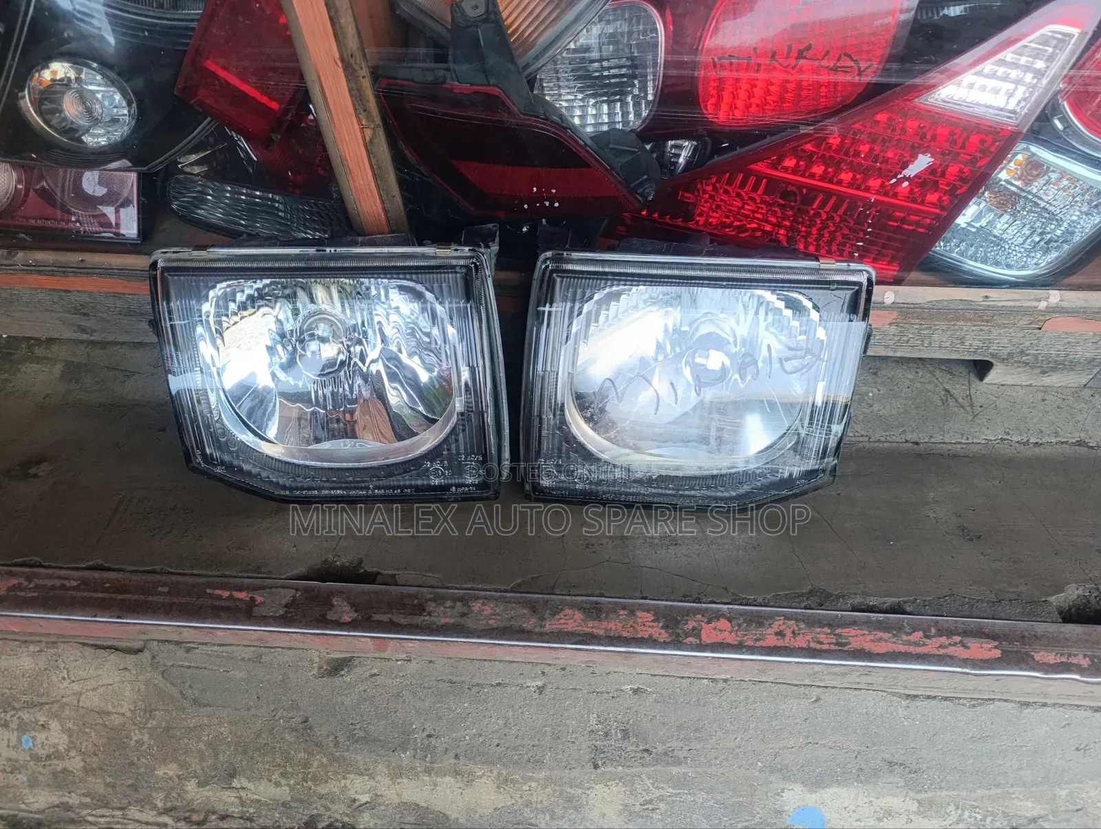 Pajero Simcard Headlight Clear Type Complete With Bulb