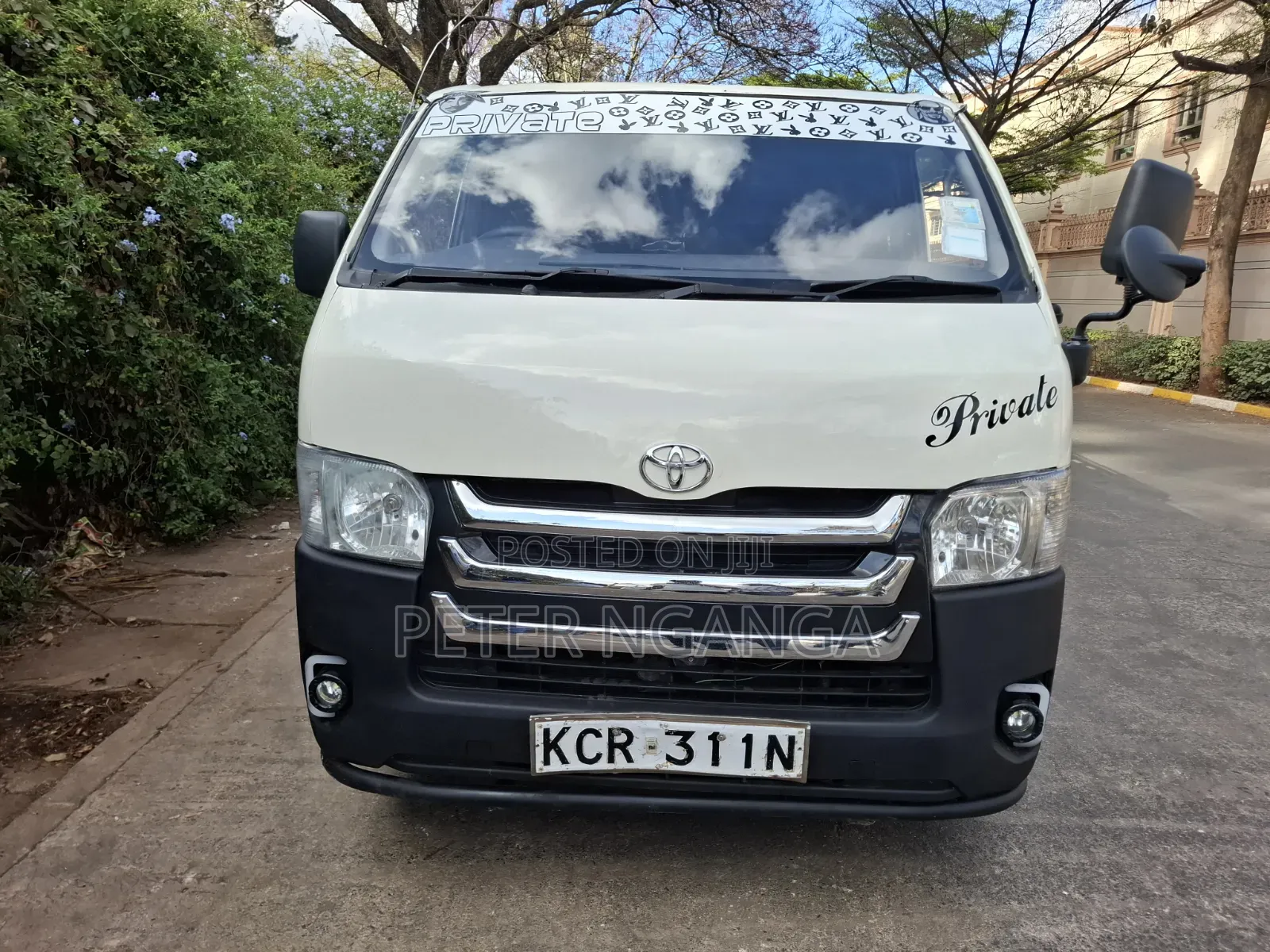 Toyota HiAce 2011 White