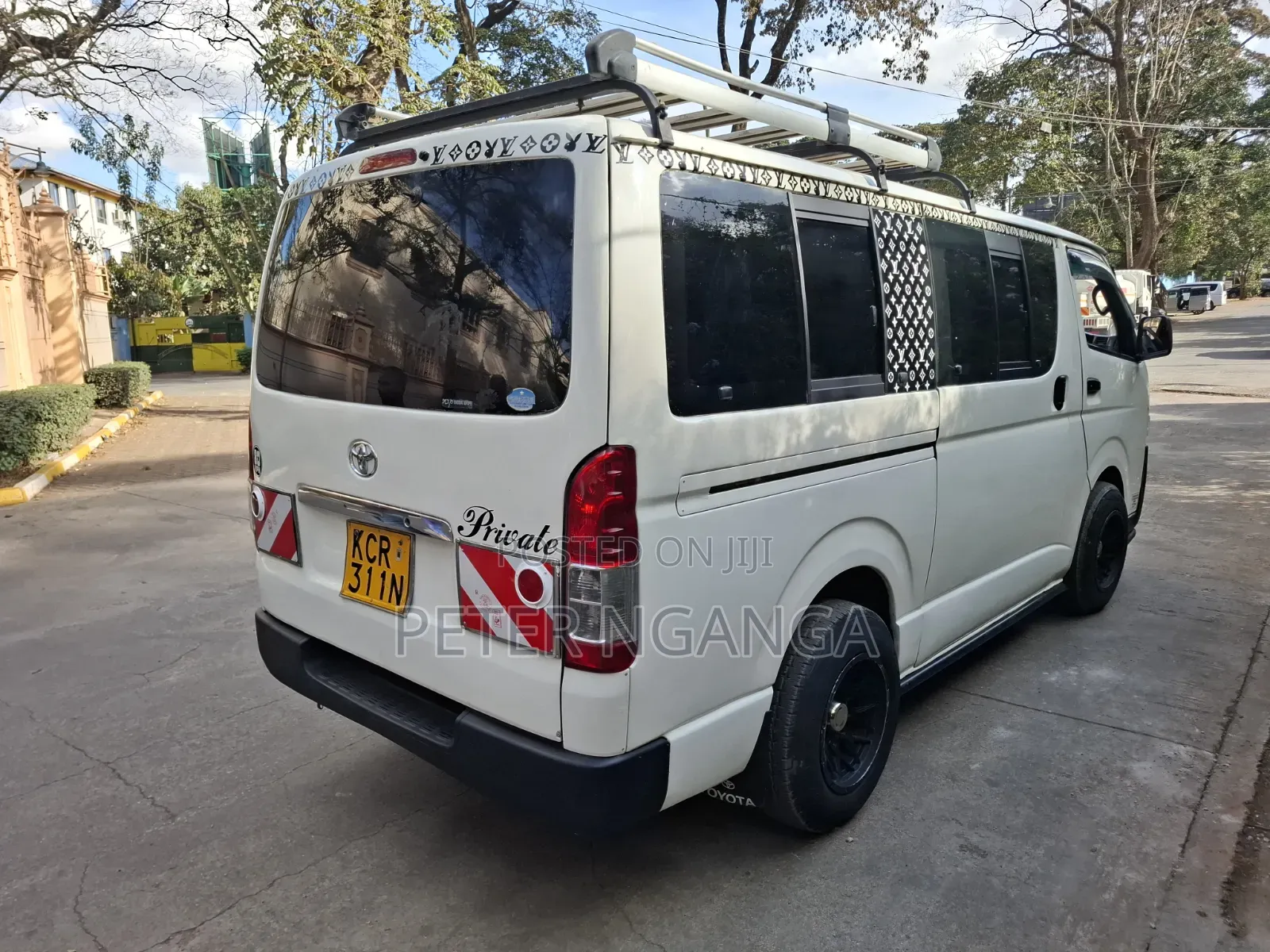 Toyota HiAce 2011 White