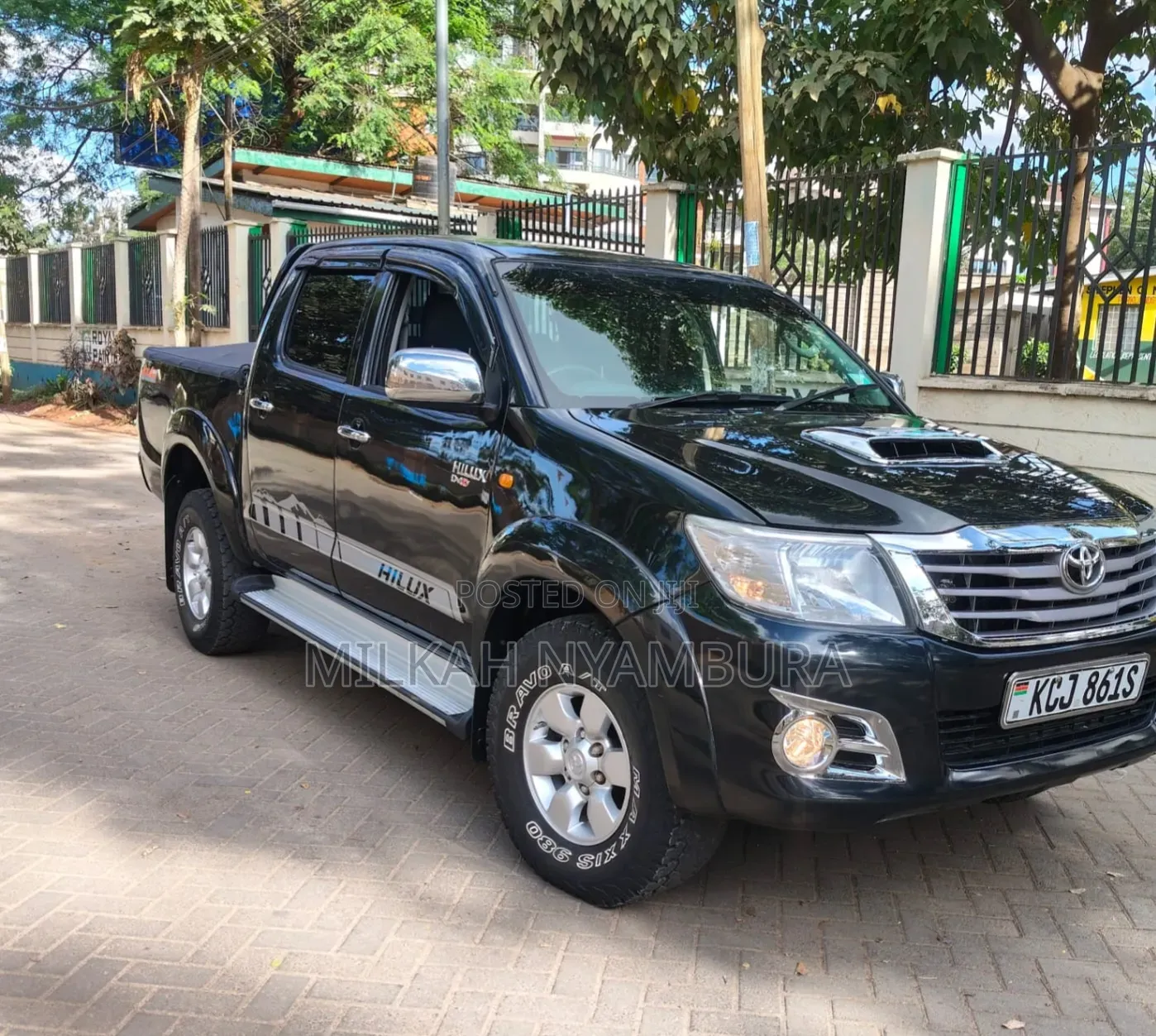 Toyota Hilux 2010 Black