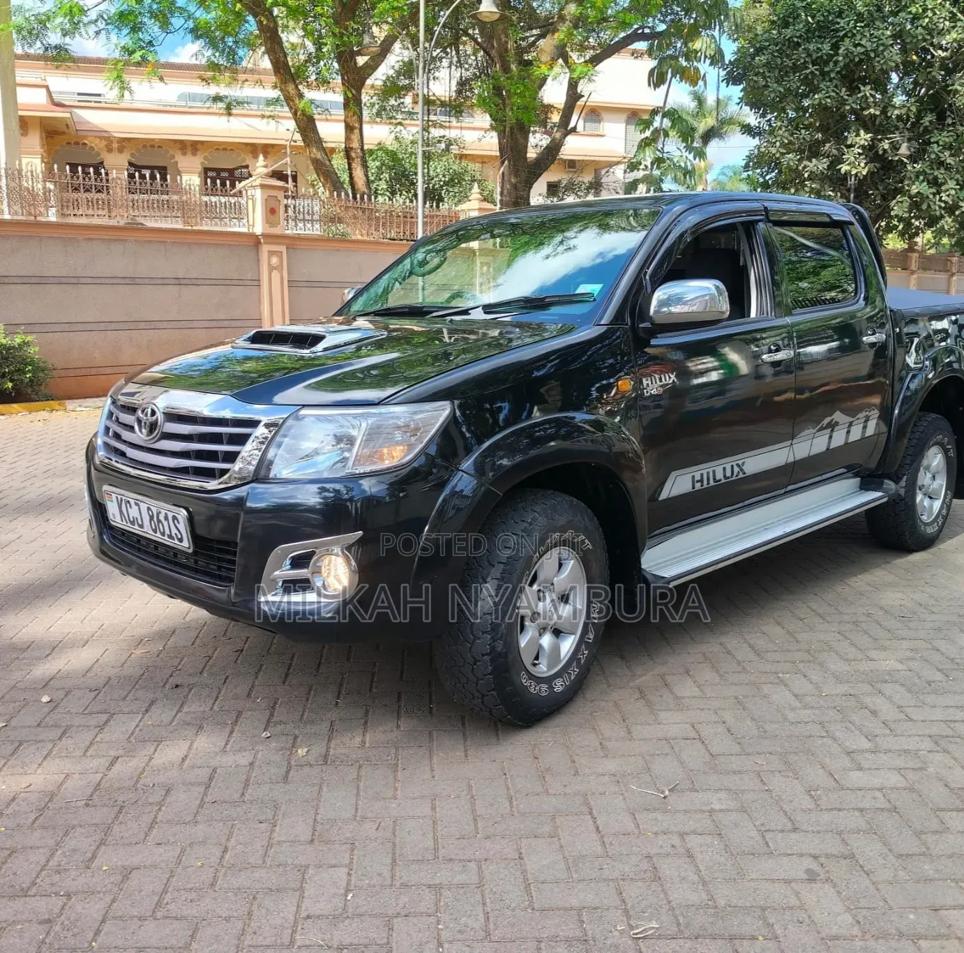 Toyota Hilux 2010 Black