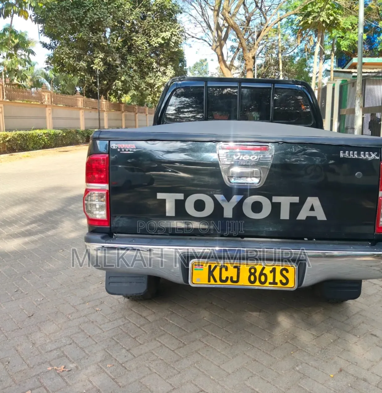 Toyota Hilux 2010 Black