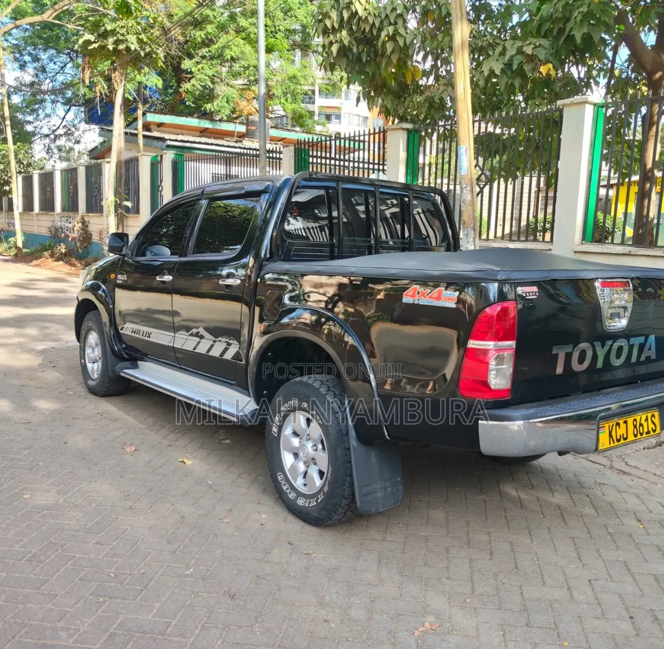 Toyota Hilux 2010 Black