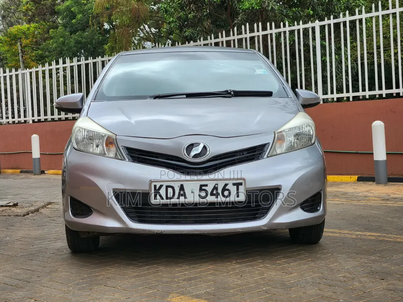 Toyota Vitz 1.3 FWD 5dr 2013 Silver