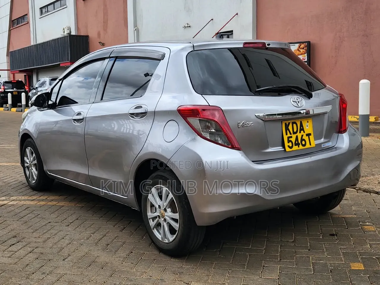 Toyota Vitz 1.3 FWD 5dr 2013 Silver