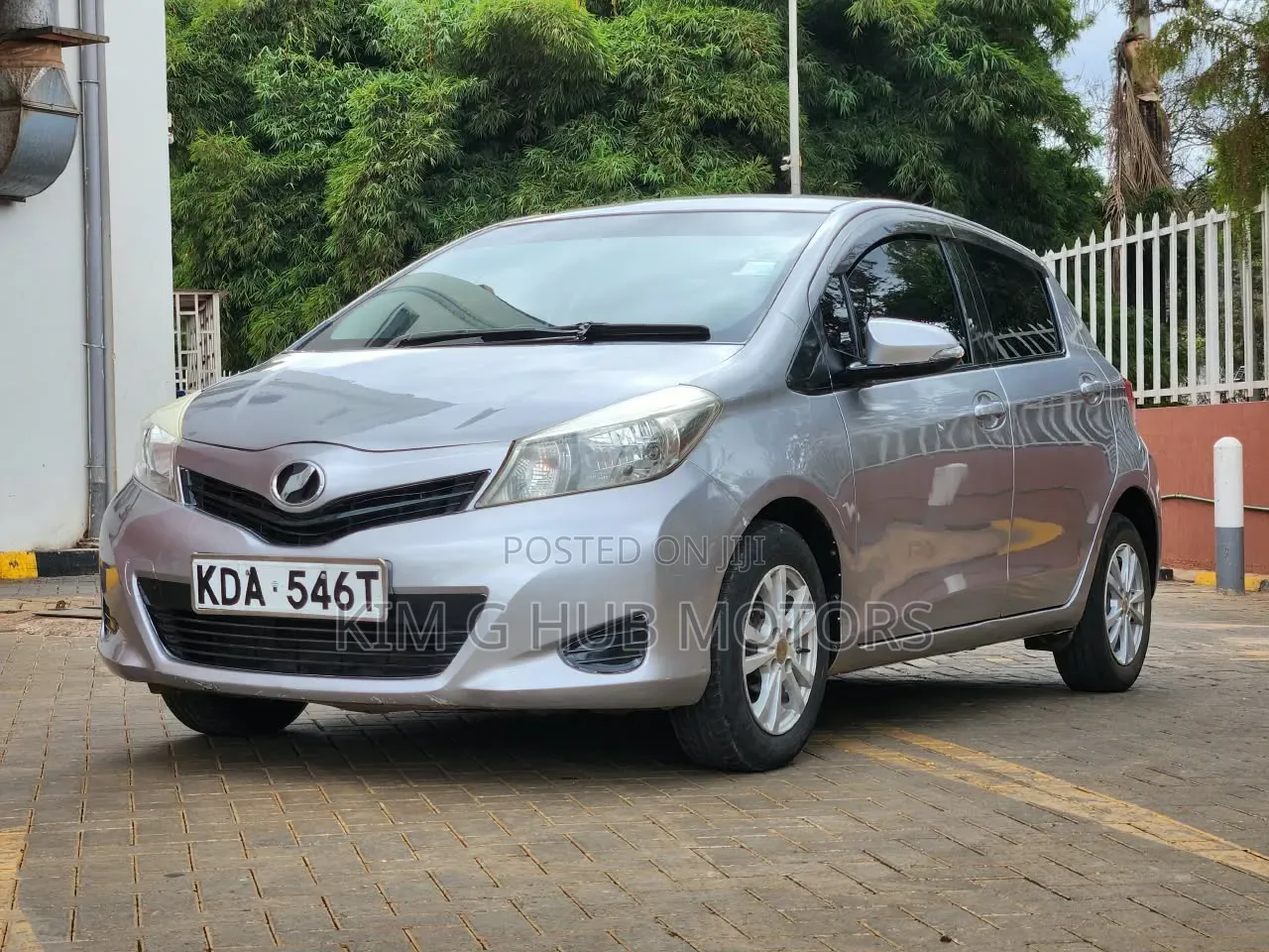 Toyota Vitz 1.3 FWD 5dr 2013 Silver