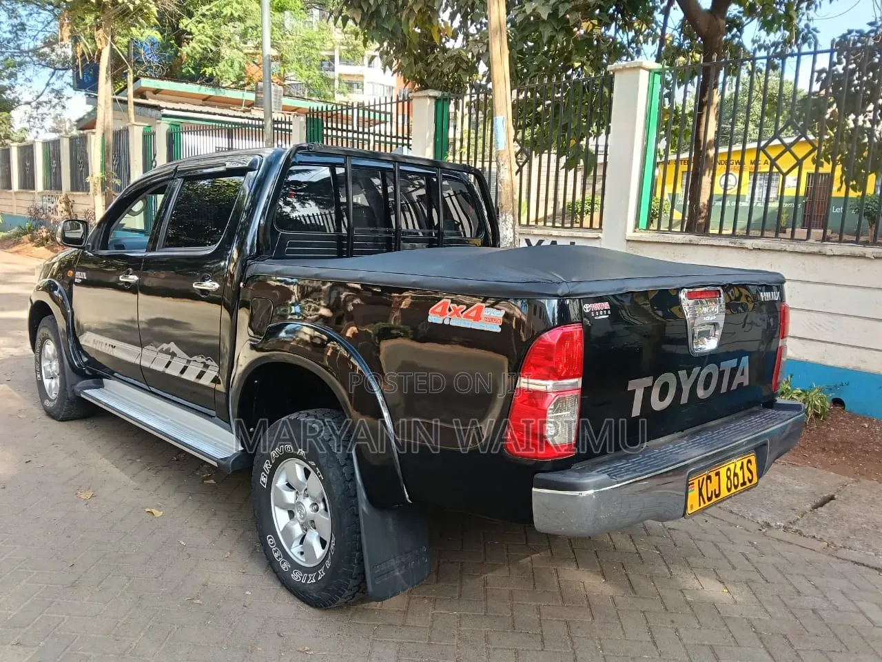 Toyota Hilux 2.5 D-4D 4X4 SRX 2010 Black