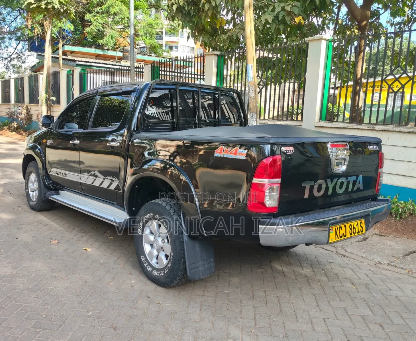 Toyota Hilux 2010 Black