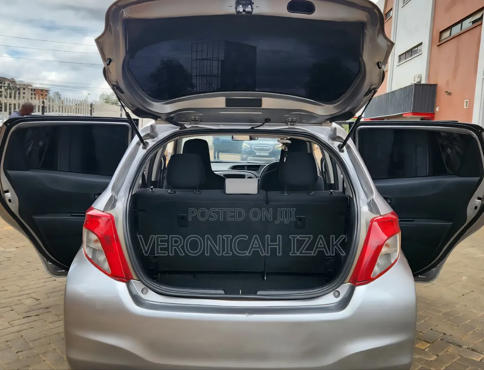 Toyota Vitz 2013 Silver