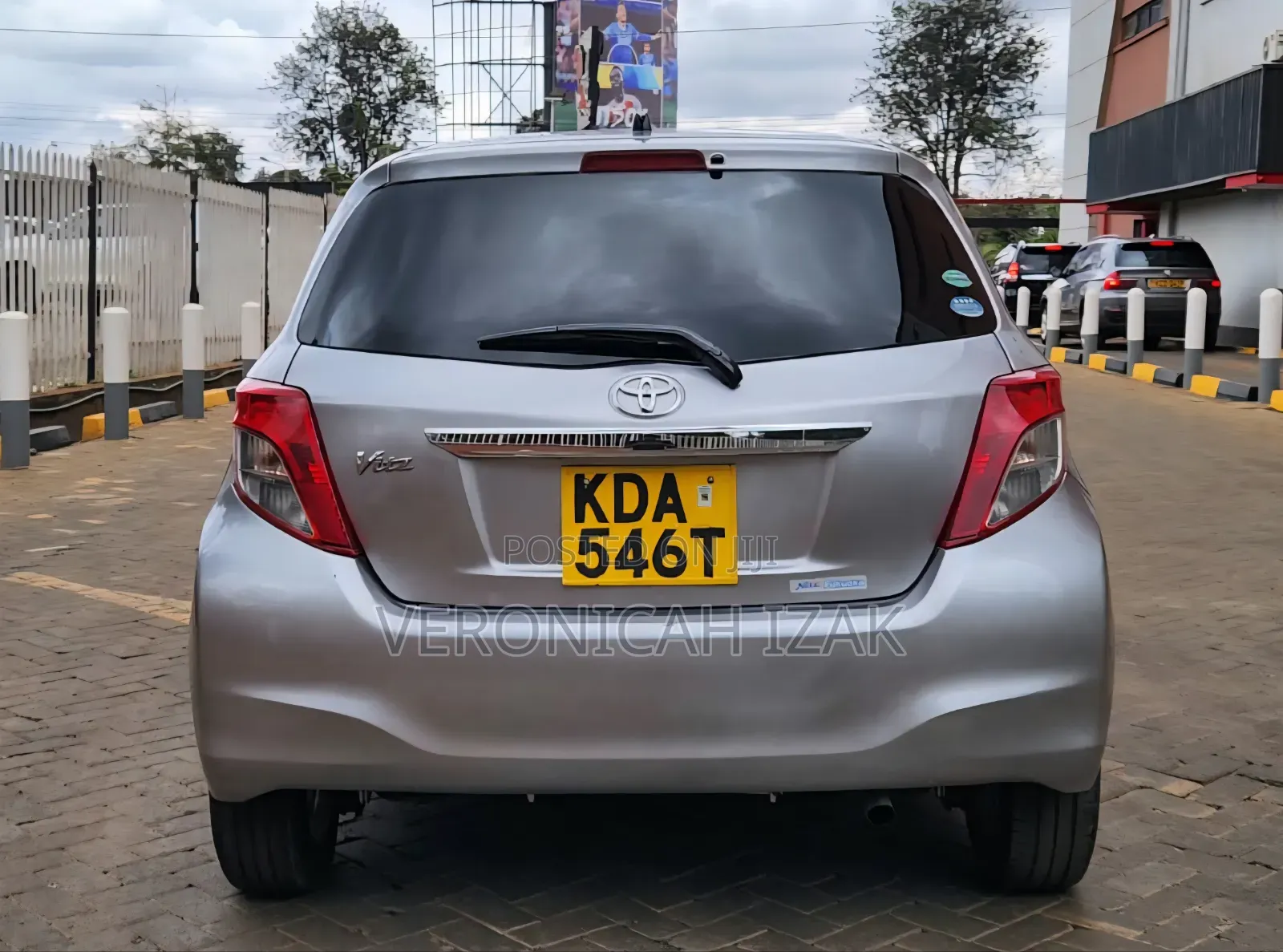 Toyota Vitz 2013 Silver