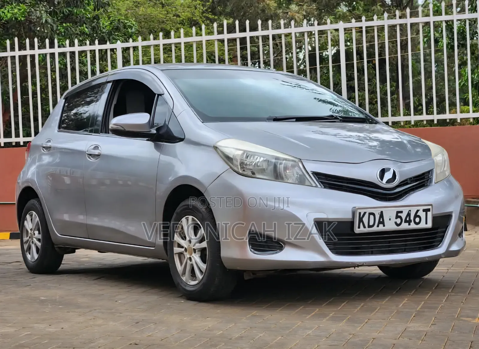 Toyota Vitz 2013 Silver