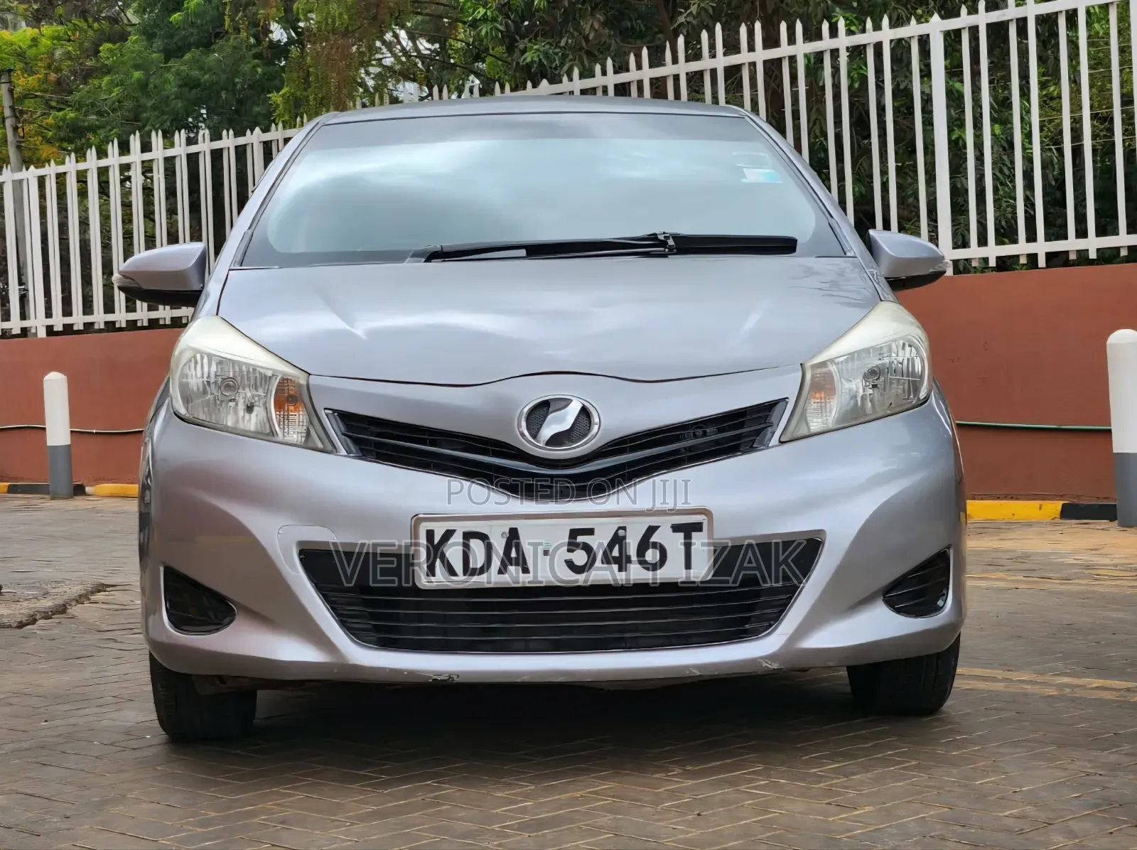 Toyota Vitz 2013 Silver