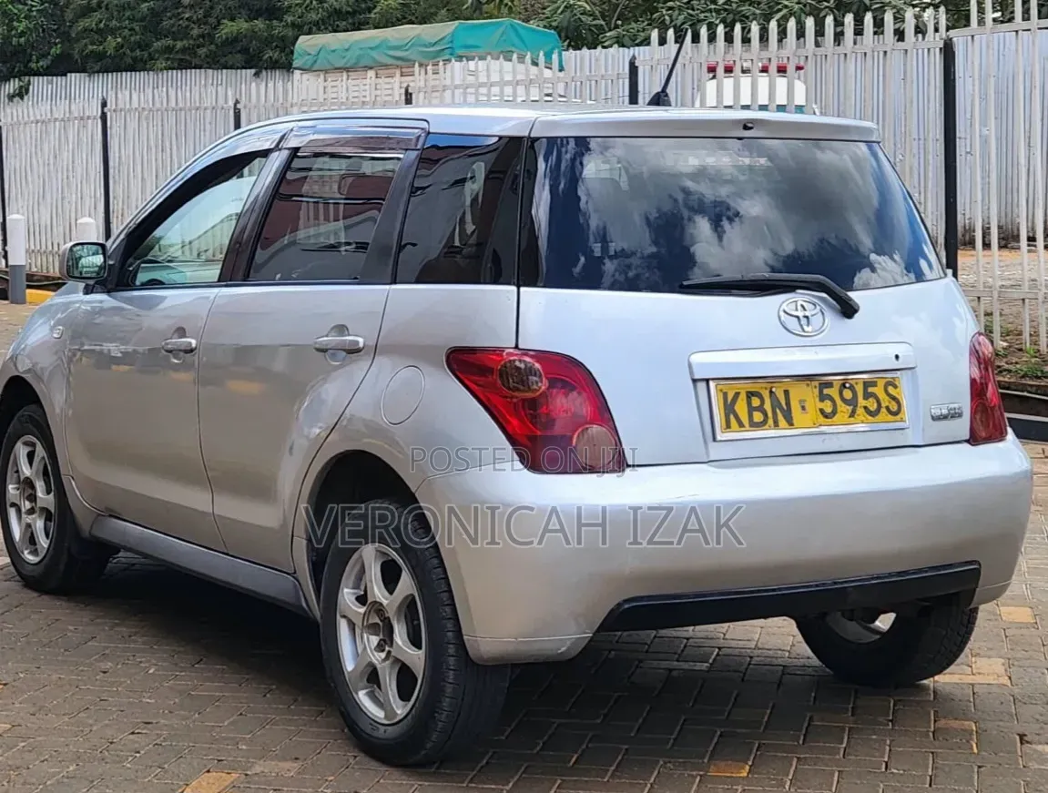 Toyota IST 2005 Silver