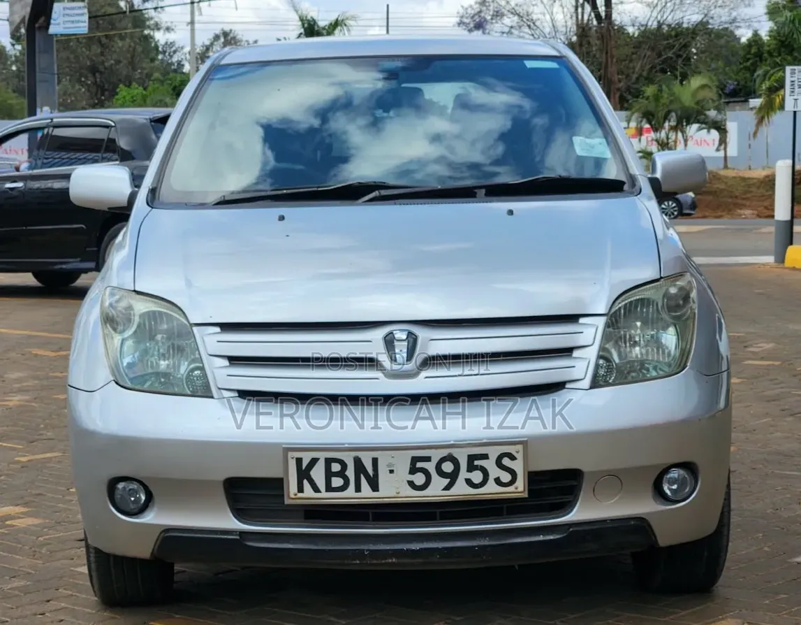 Toyota IST 2005 Silver