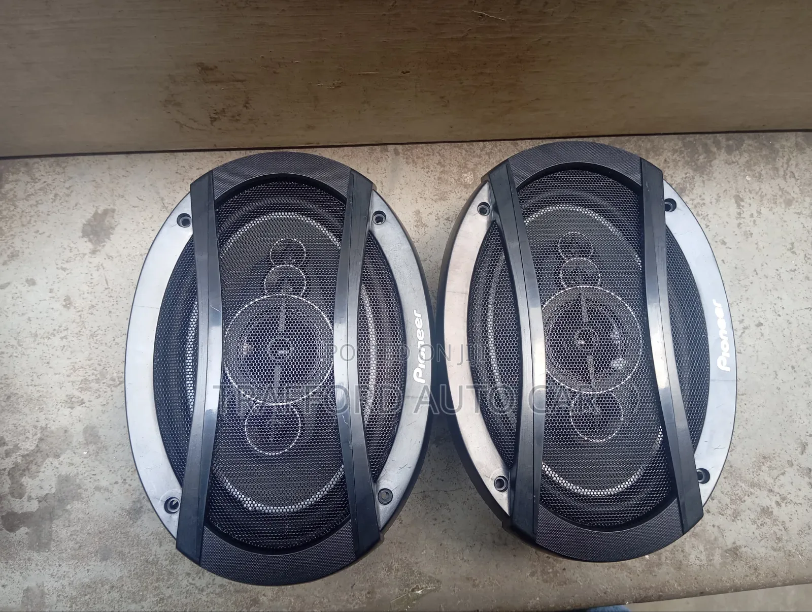 1200w/Max Pioneer 6 by 9 Speakers
