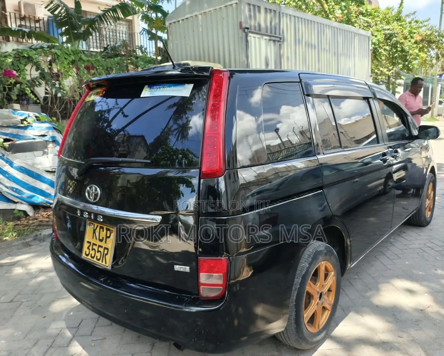 Toyota ISIS 2011 Black