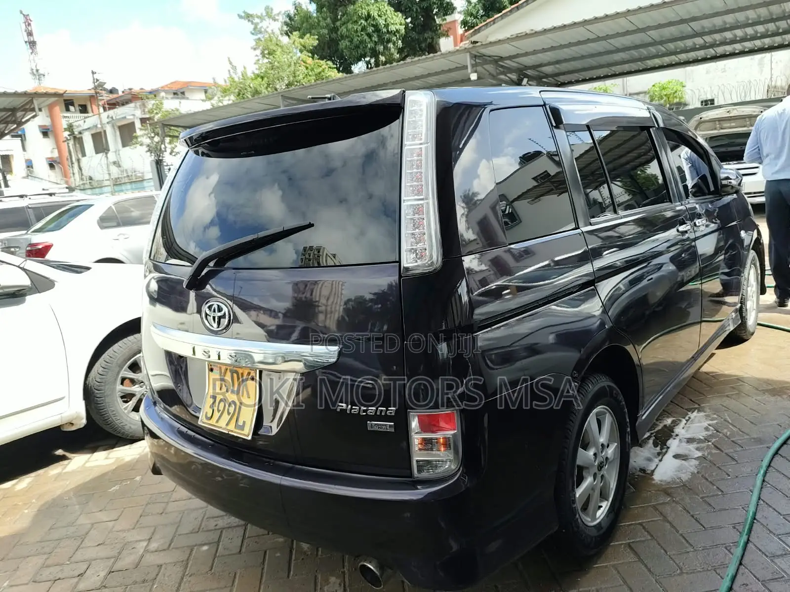 Toyota ISIS 2015 Black