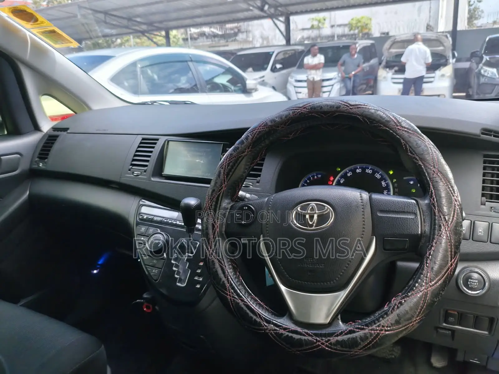 Toyota ISIS 2015 Black