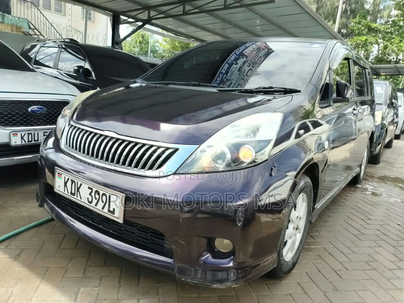 Toyota ISIS 2015 Black