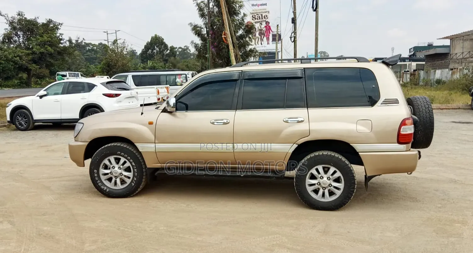 Toyota Land Cruiser 2000 Gold