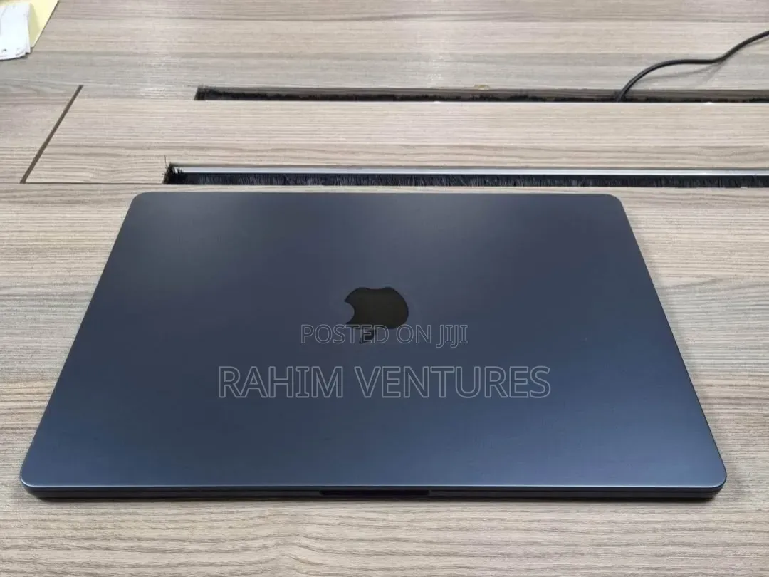 Laptop Apple MacBook Air 2024 M3 16GB Apple M3 SSD 1T