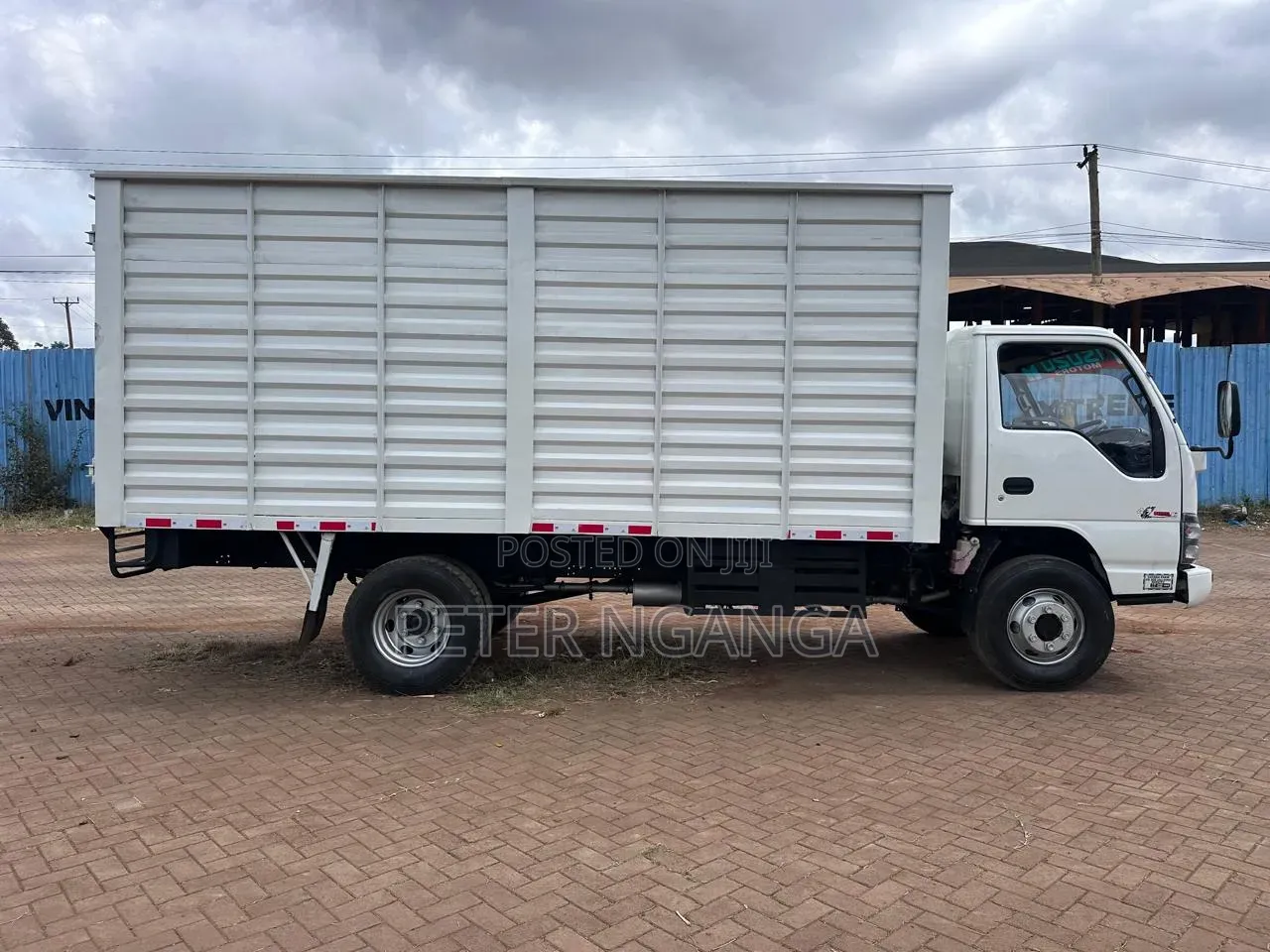 Isuzu NPR 2016 White