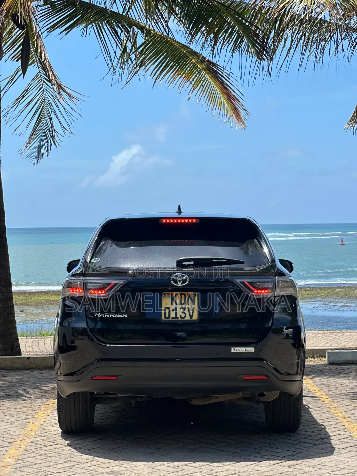 Toyota Harrier 2.0 2017 Black