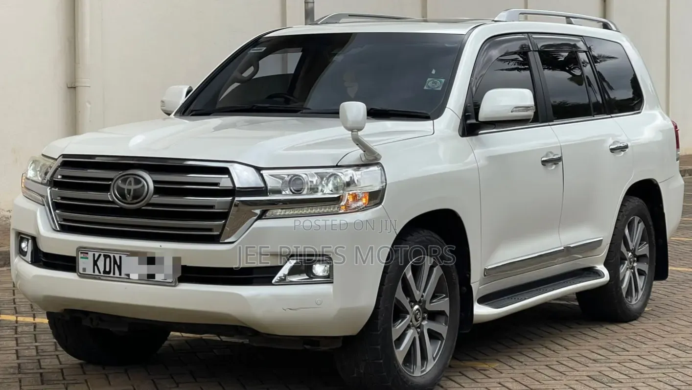 Toyota Land Cruiser 2016 White