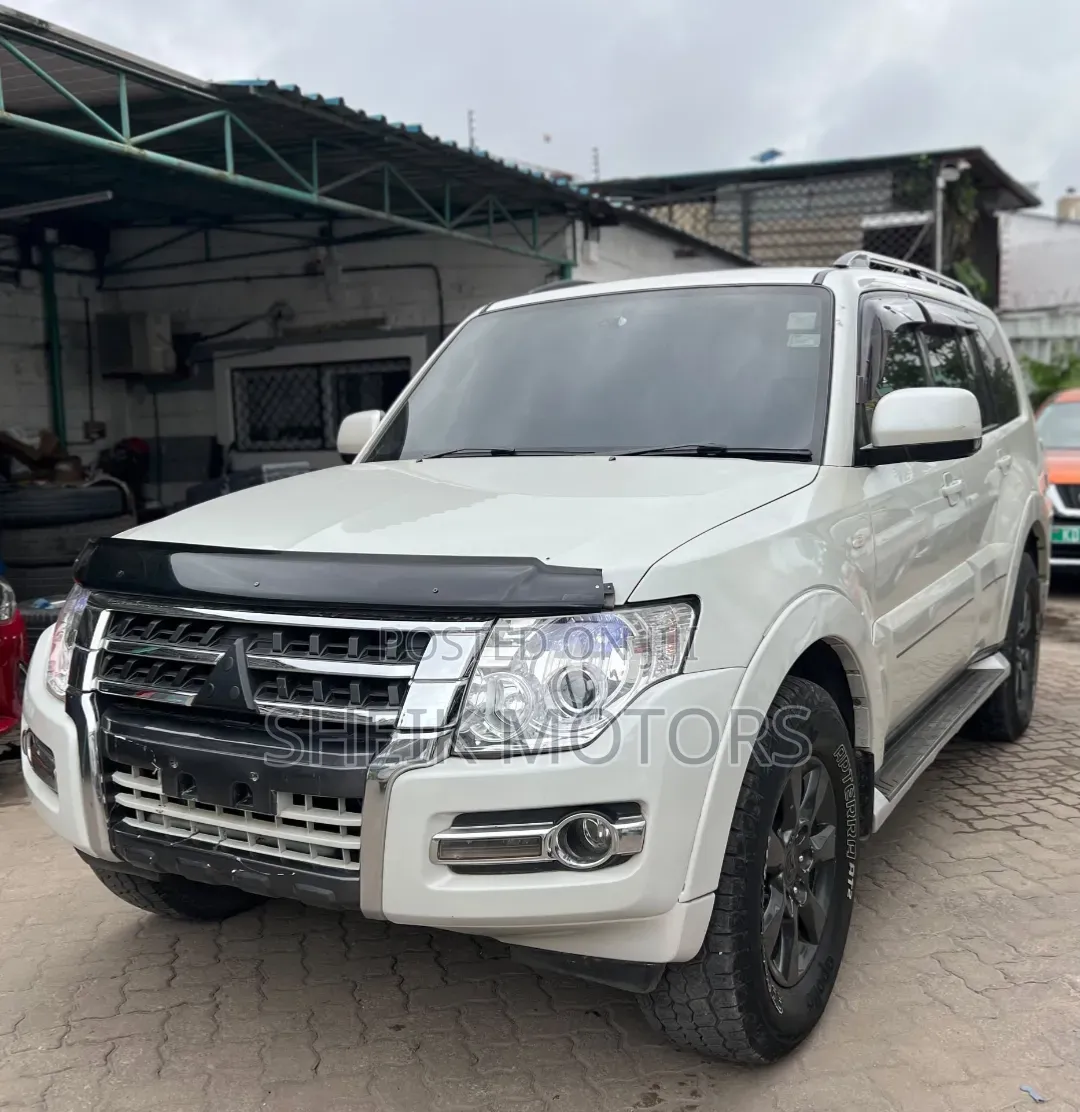 Mitsubishi Pajero 2011 White