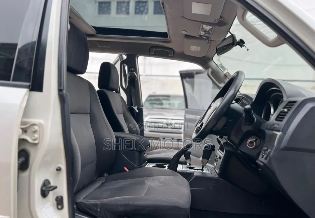 Mitsubishi Pajero 2011 White