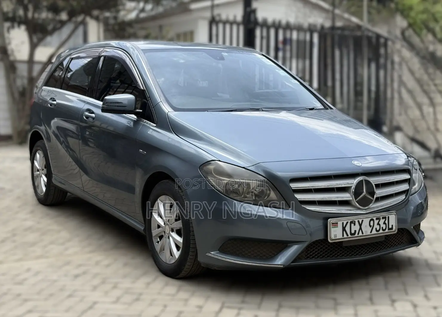 Mercedes-Benz B-Class B180 Petrol 2012 Blue