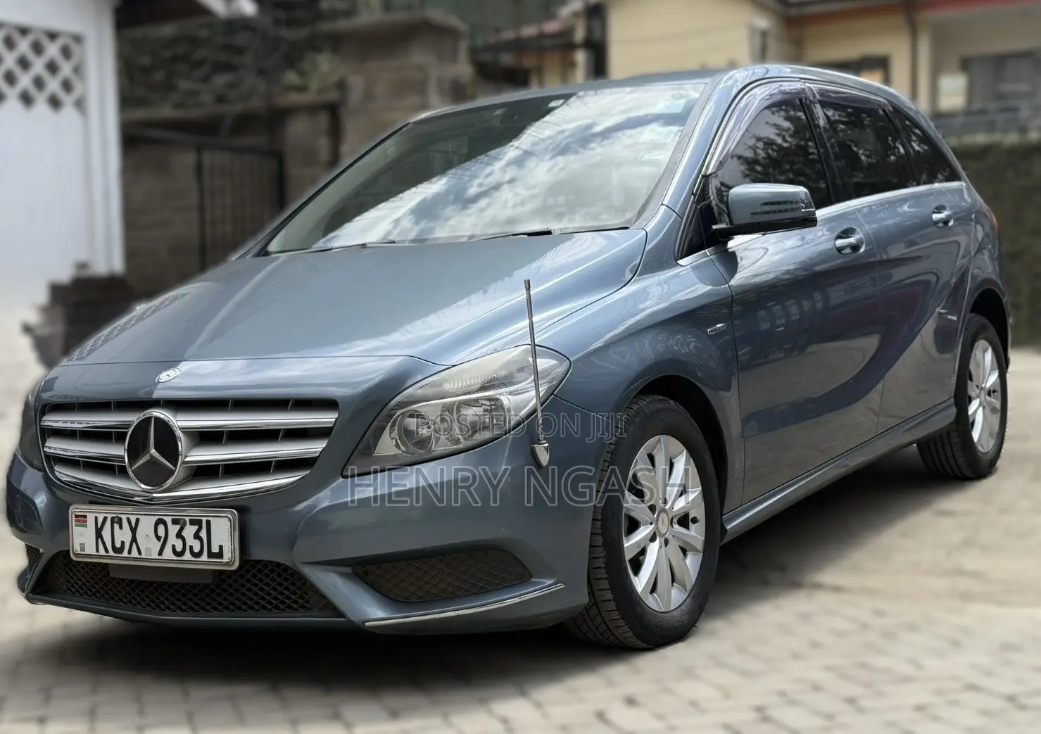 Mercedes-Benz B-Class B180 Petrol 2012 Blue