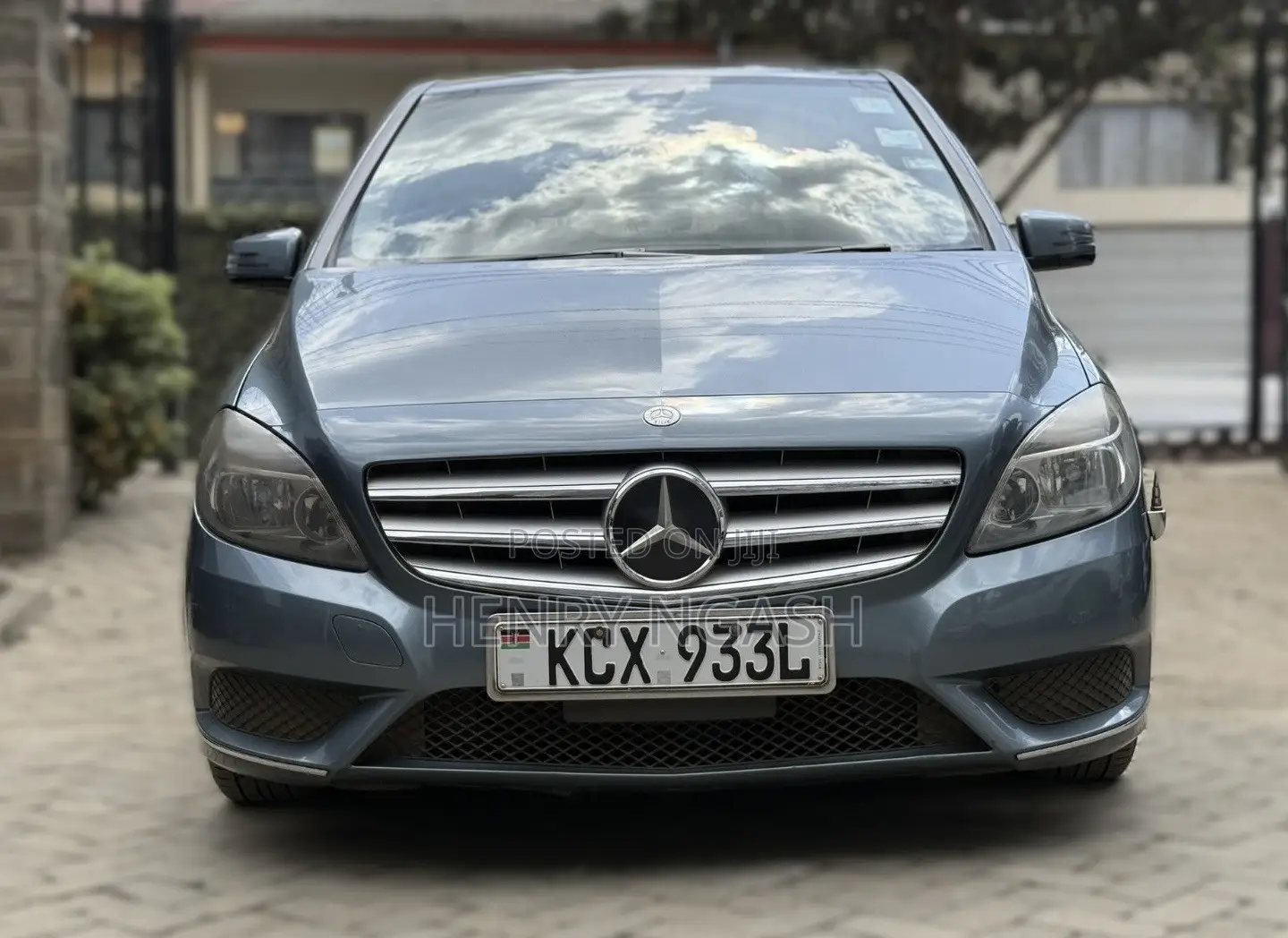 Mercedes-Benz B-Class B180 Petrol 2012 Blue