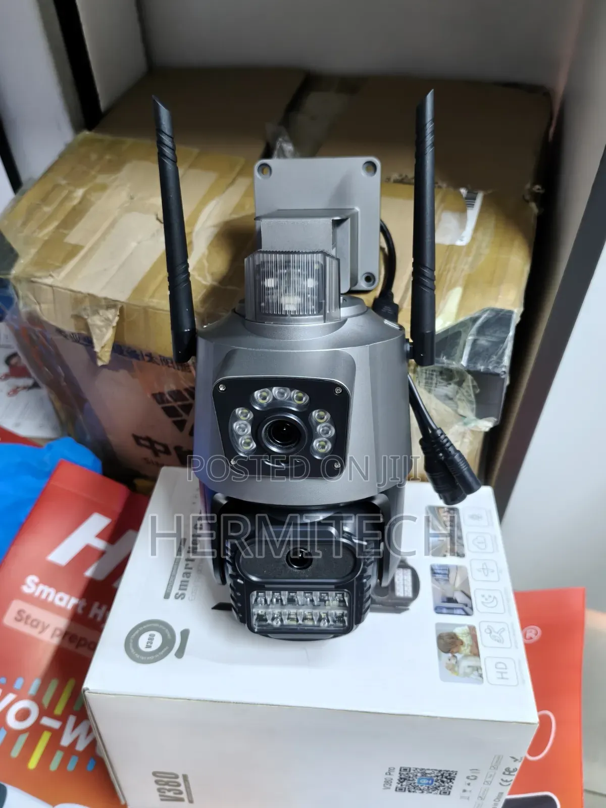 Electric Powered Dual Lens 4G Camera With Siren Protection