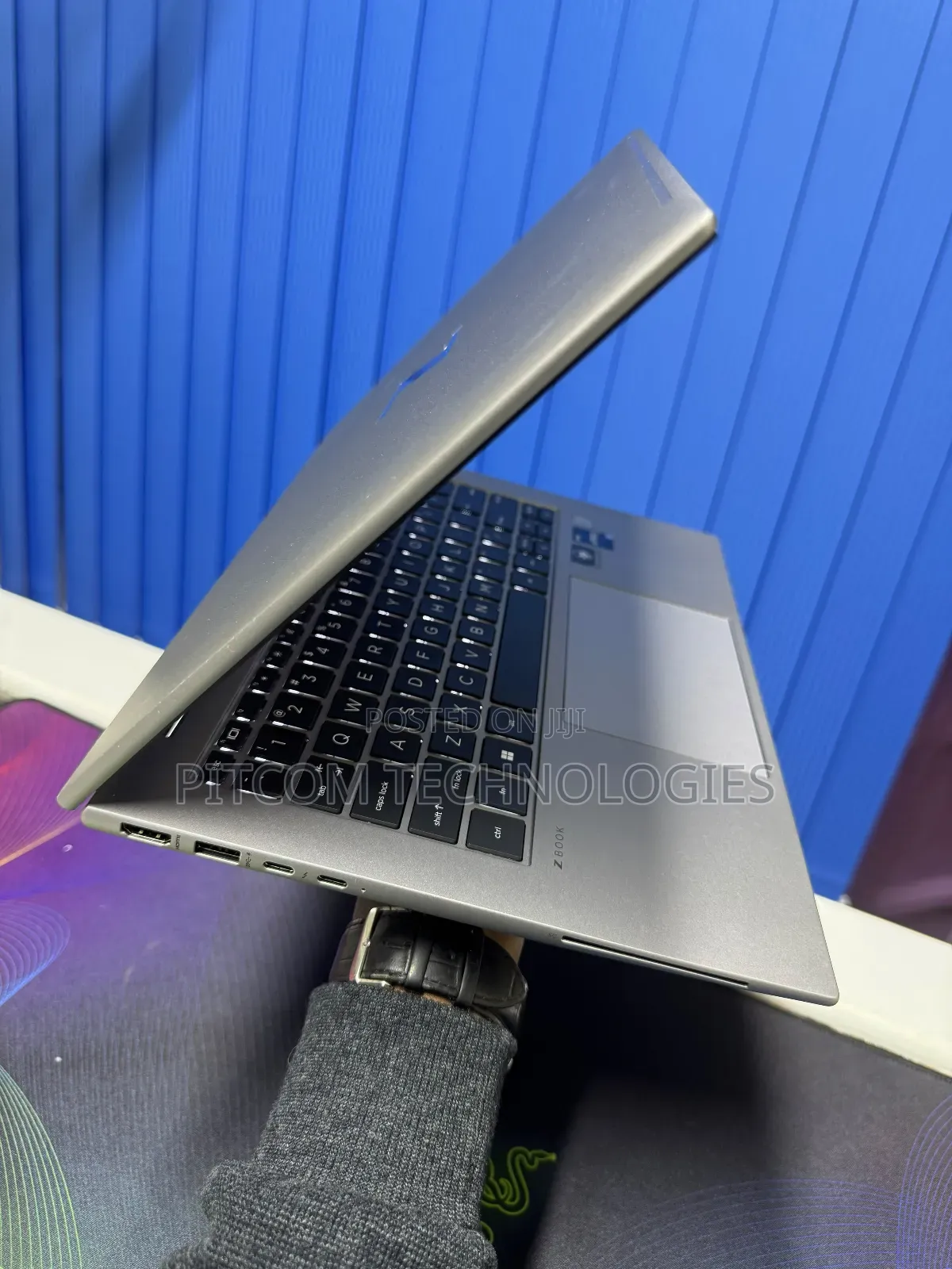 New Laptop HP ZBook Firefly G9 16GB Intel Core i7 SSD 512GB