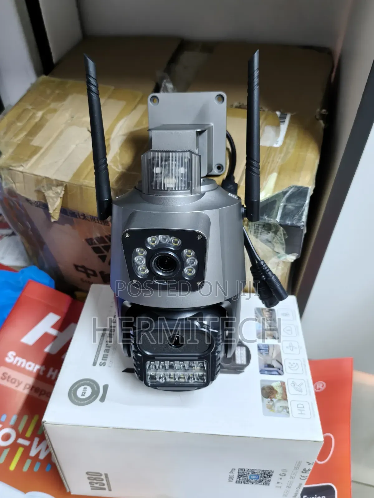 Electric Powered Dual Lens 4G Camera With Siren Protection