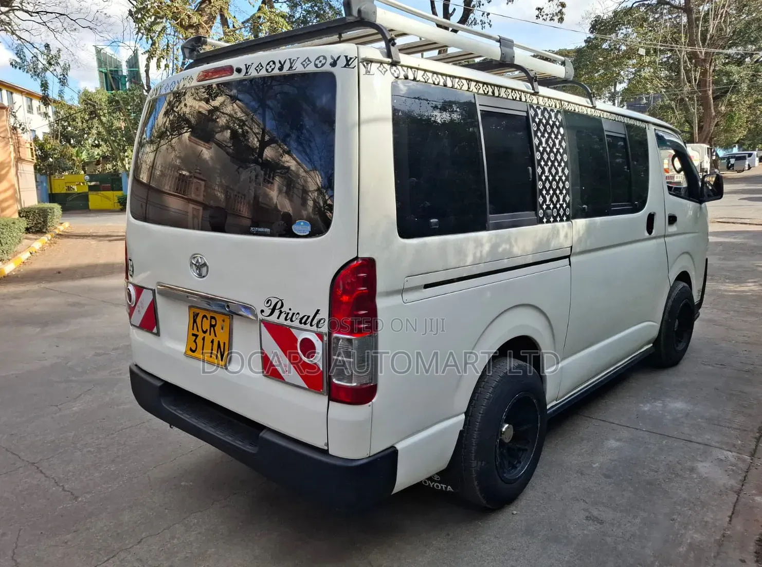 Toyota HiAce 2011 White