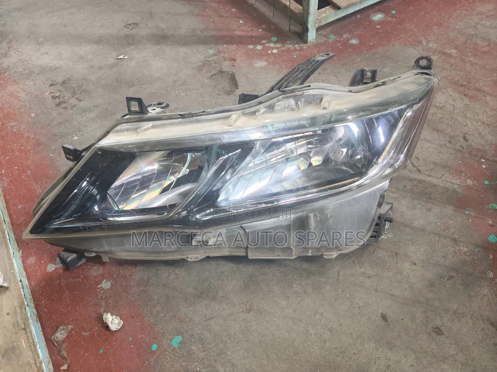 Headlight Lower Nissan Serena Non