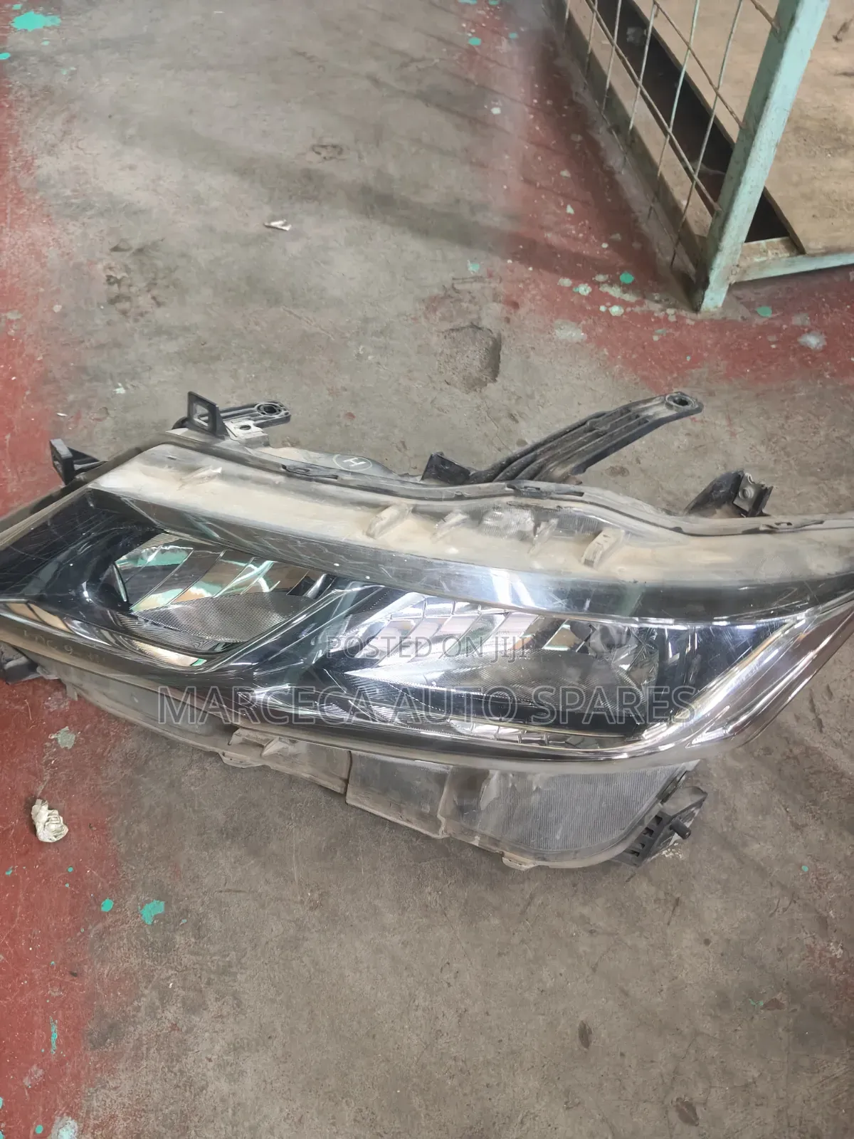 Headlight Lower Nissan Serena Non