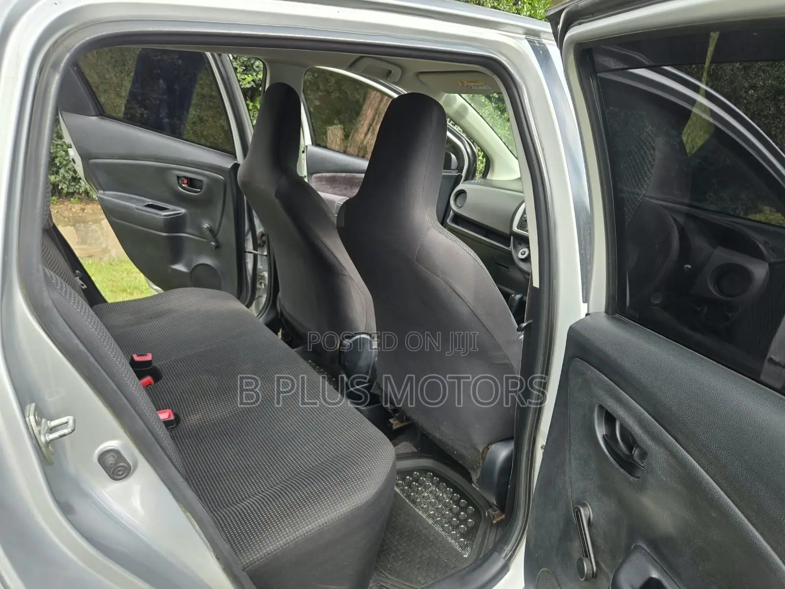 Toyota Vitz 2013 Silver