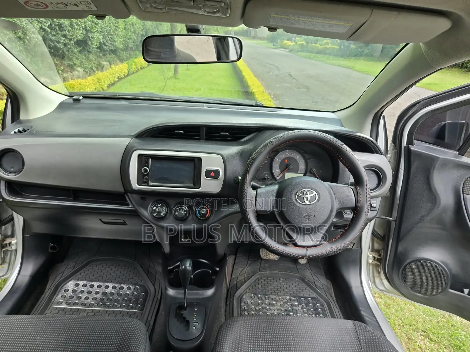 Toyota Vitz 2013 Silver
