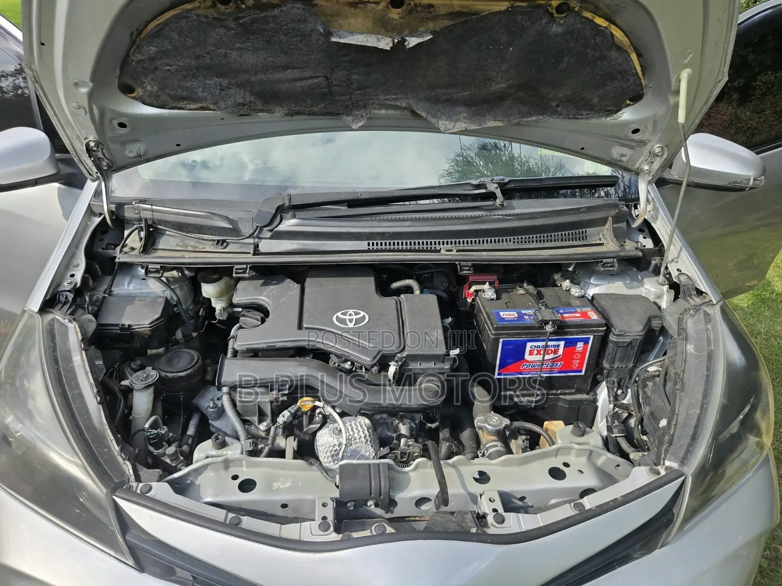 Toyota Vitz 2013 Silver