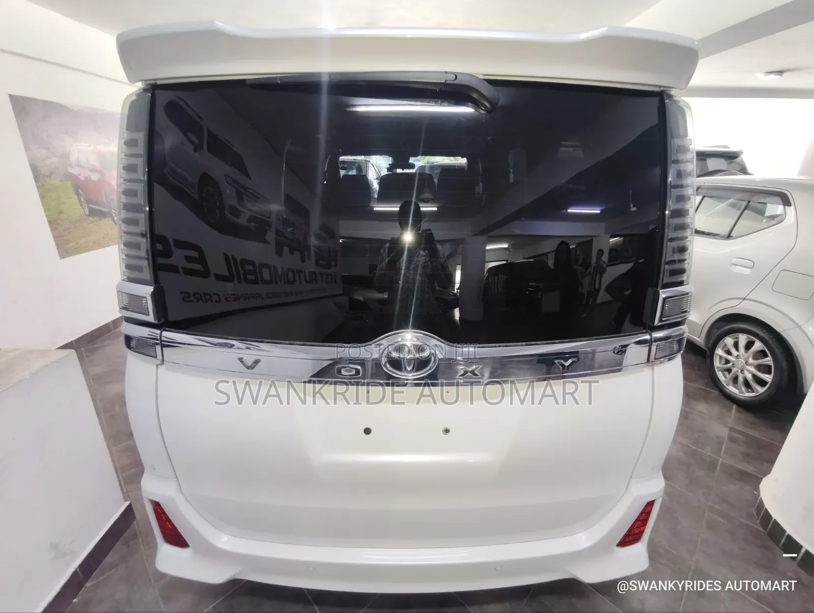 Toyota Voxy V 2WD 8-Seater 2019 White