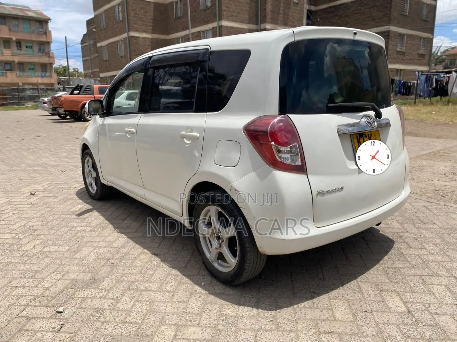 Toyota Ractis 1.3 FWD 2009 White