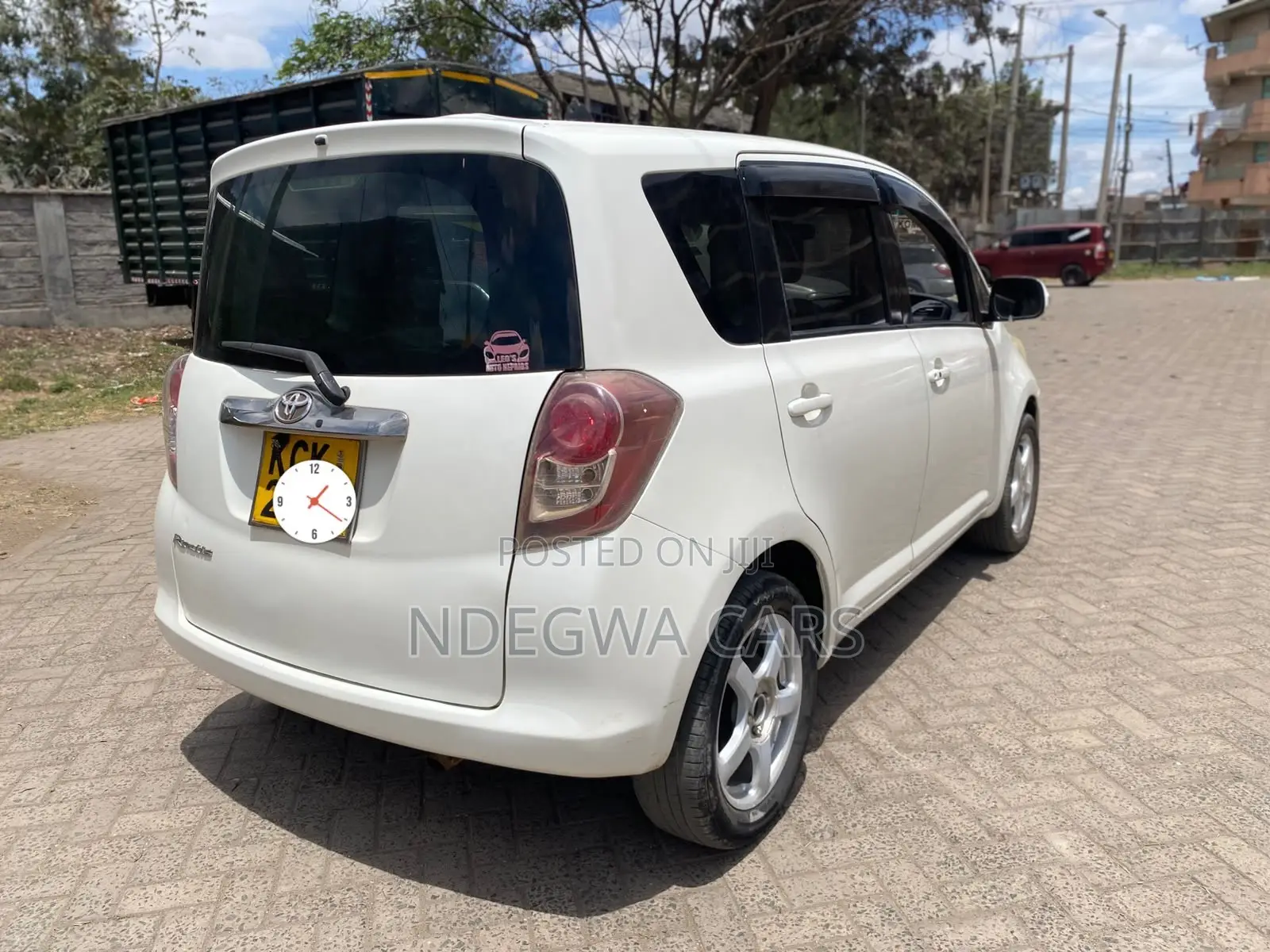 Toyota Ractis 1.3 FWD 2009 White